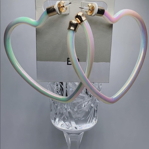 Heart shape hoop earrings - Picture 1 of 3